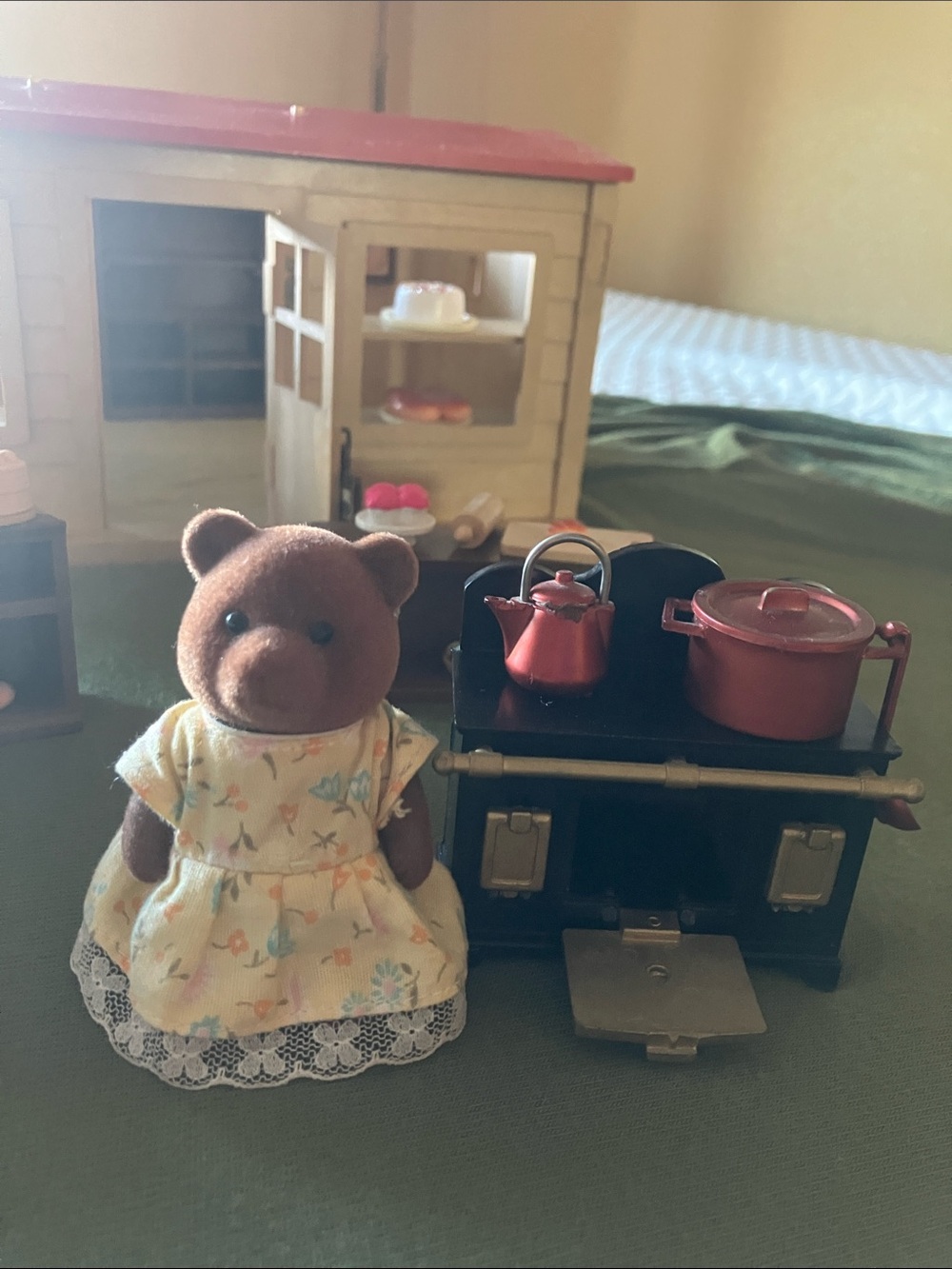 Sylvanian Families Village Bakery - including 2 bears, furniture and baked goods